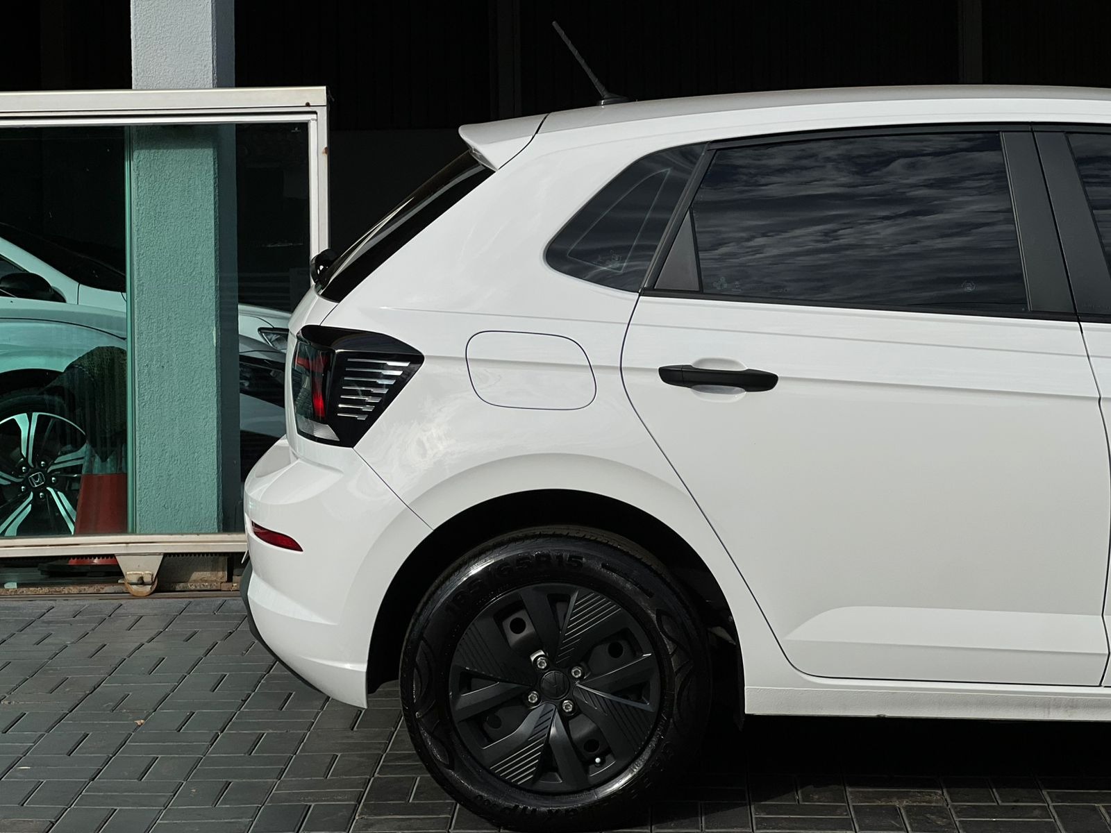 Volkswagen Polo Track 1.0 Flex 12V 5P - foto 4
