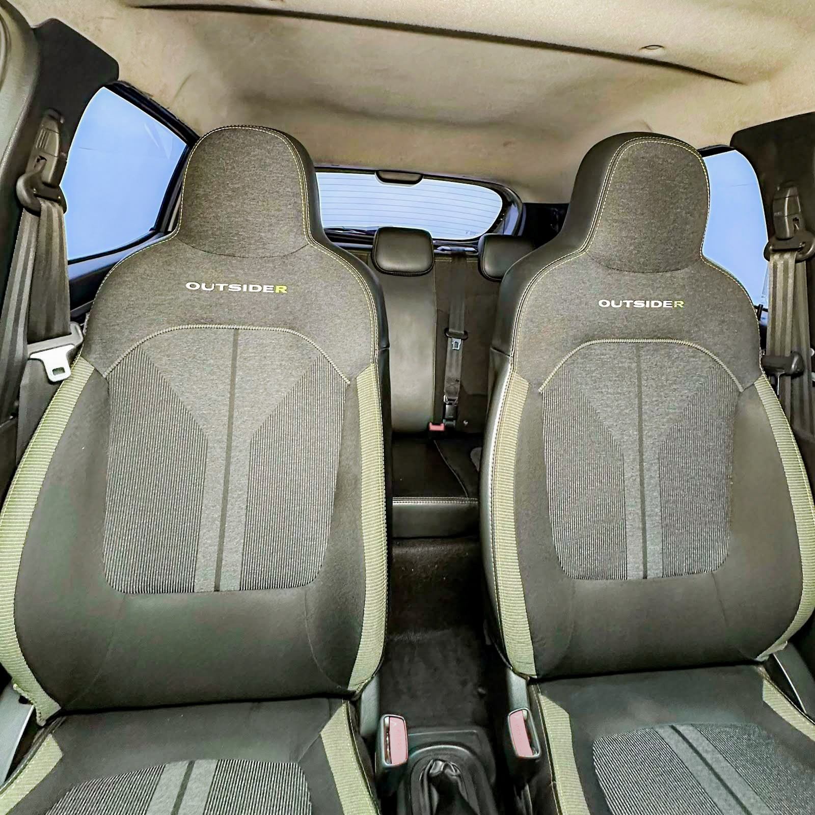 Renault Kwid Outsider 1.0 Flex 12V 5P Mec. - foto 9
