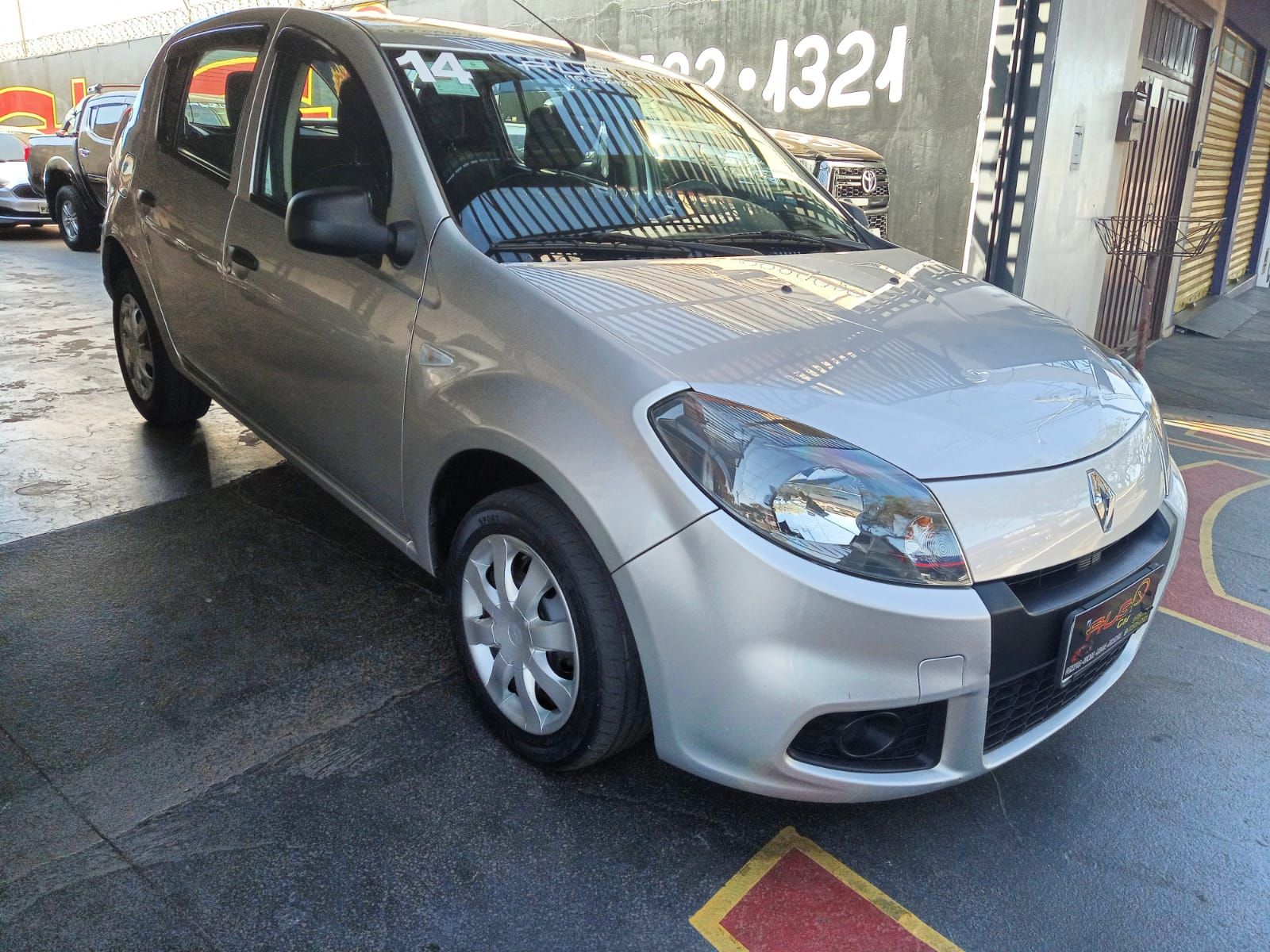 Renault SANDERO Authentique HiFlex 1.0 16V 5p Flex 4 portas, câmbio Manual em Franca Algicar