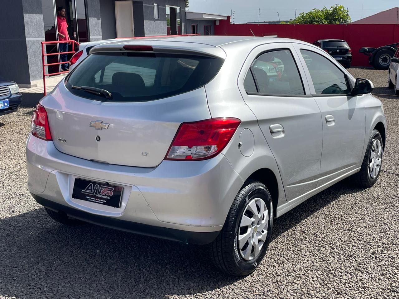 Chevrolet Onix Hatch LT 1.0 8V Flexpower 5P Mec. - foto 6
