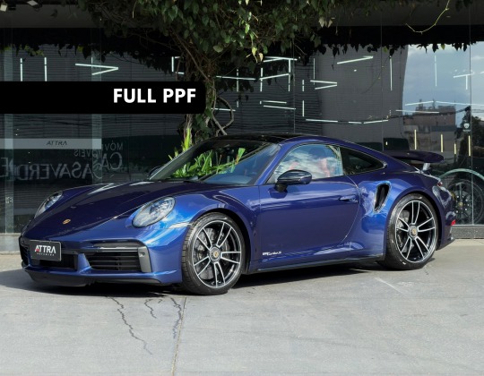Porsche 911 Turbo S 2021 Azul na Attra Veículos