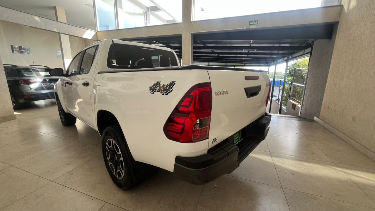 Toyota Hilux Cd 4X4 2.8 Diesel Mec. - foto 5