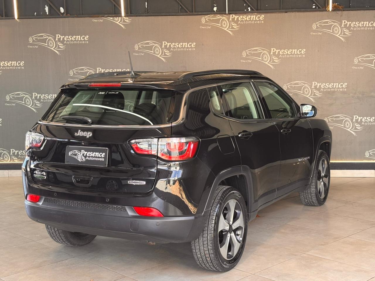 Jeep Compass Longitude 2.0 4X4 Dies. 16V Aut. - foto 8