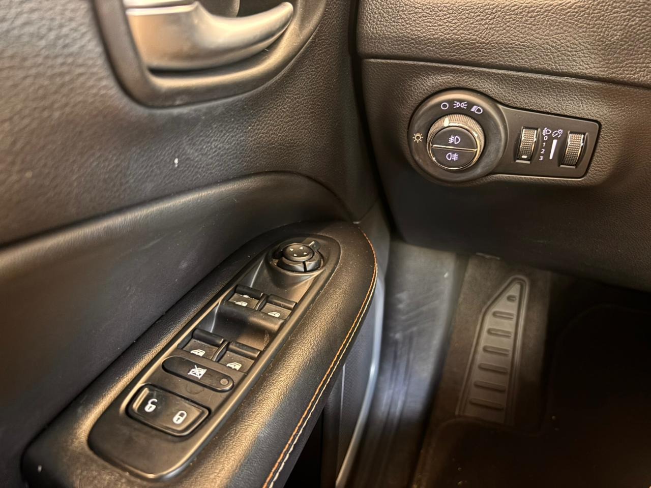 Jeep Compass Longitude 2.0 4X4 Dies. 16V Aut. - foto 5