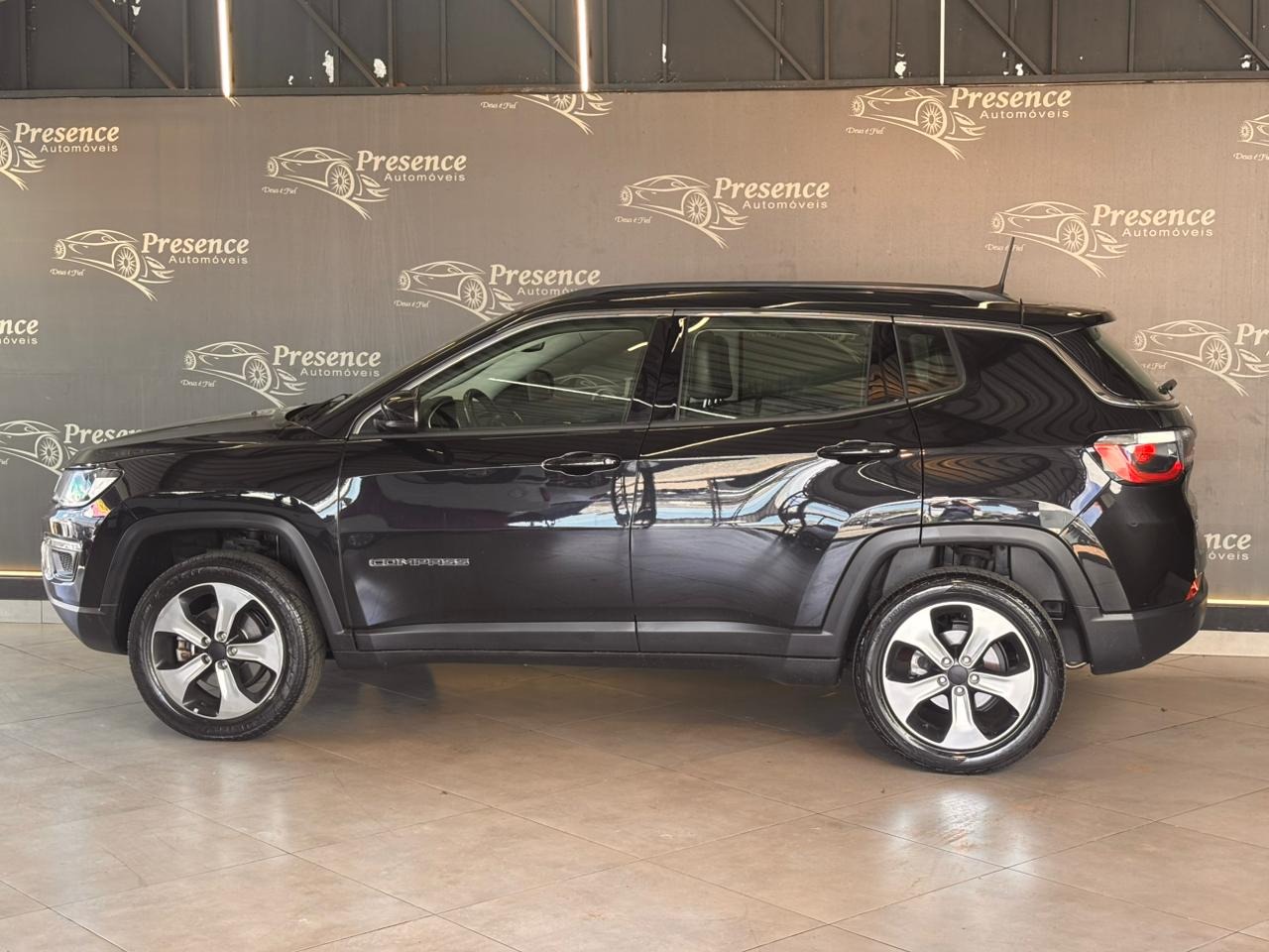 Jeep Compass Longitude 2.0 4X4 Dies. 16V Aut. - foto 4