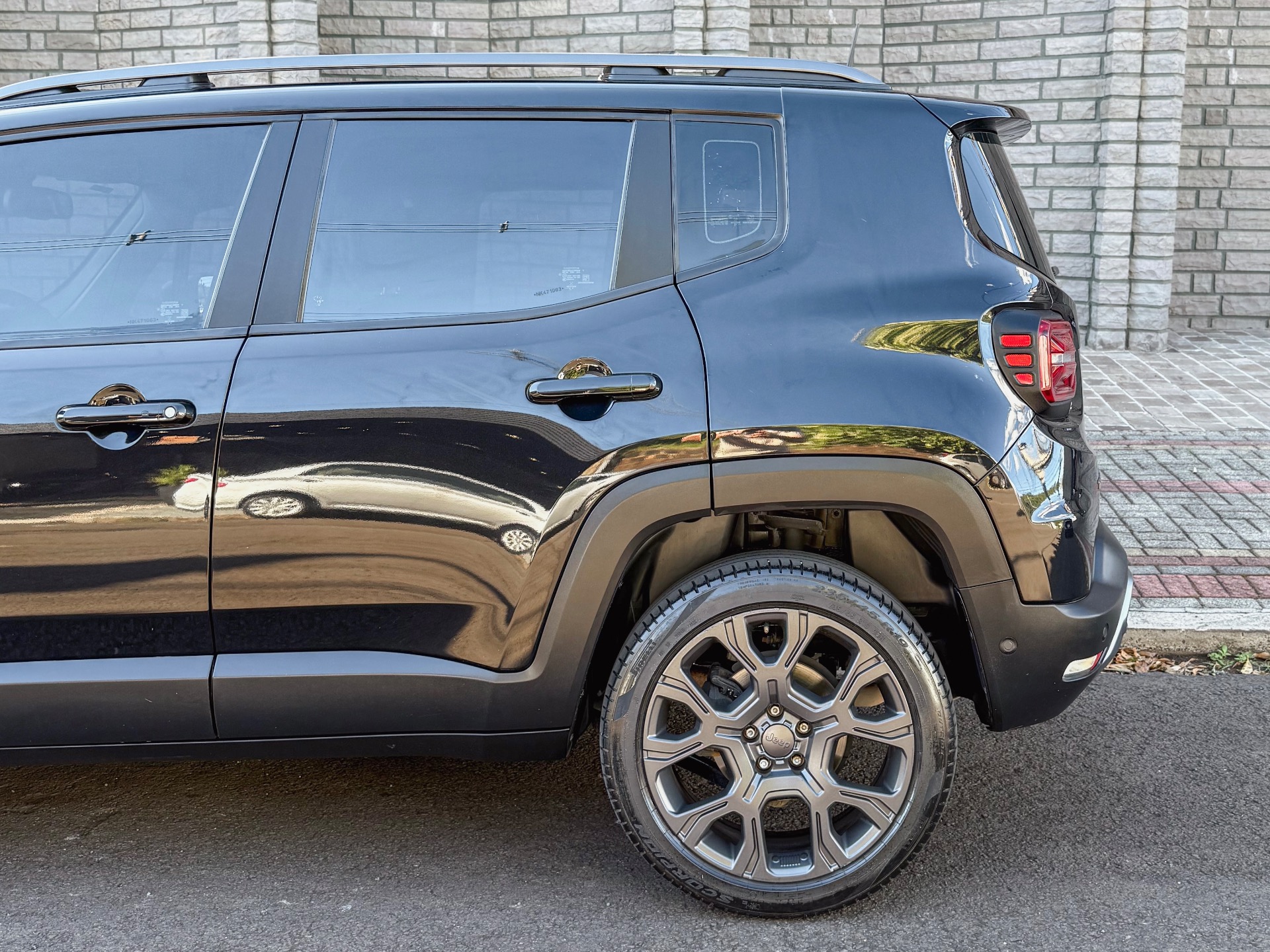 Jeep Renegade S T270 1.3 Tb 4X4 Flex Aut. - foto 3
