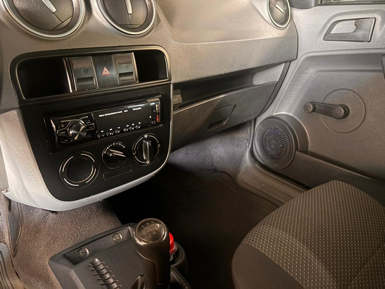 Volkswagen Gol (novo) 1.0 Mi Total Flex 8V 2P - foto 10