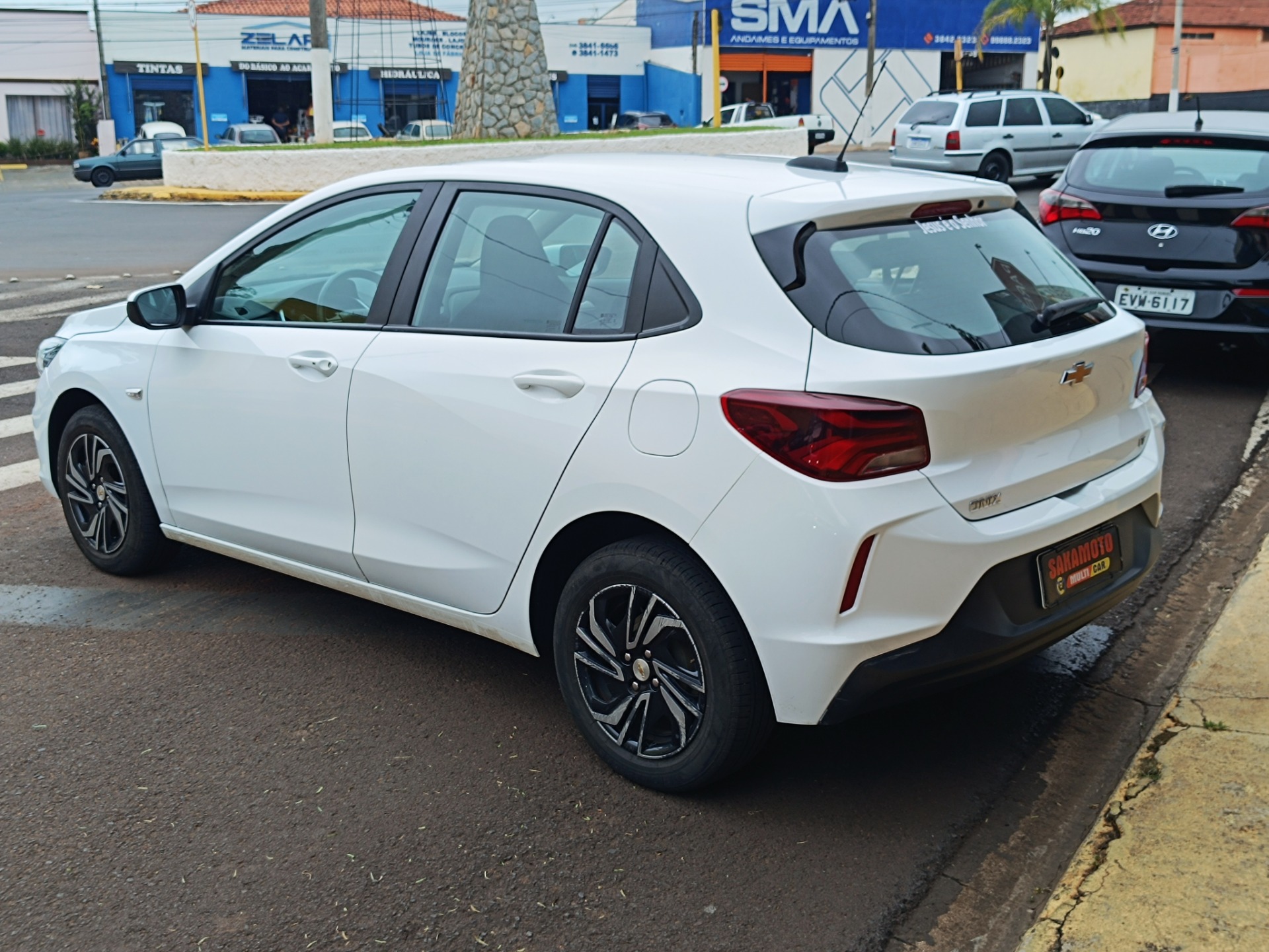 Chevrolet Onix Hatch LT 1.0 12V Flex 5P Mec. - foto 3