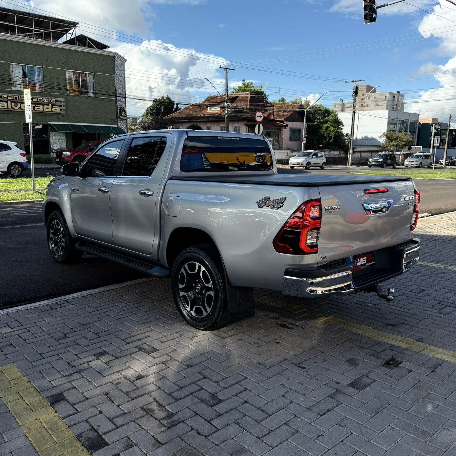 Toyota Hilux Cd Srx 4X4 2.8 TDI 16V Diesel Aut. - foto 4