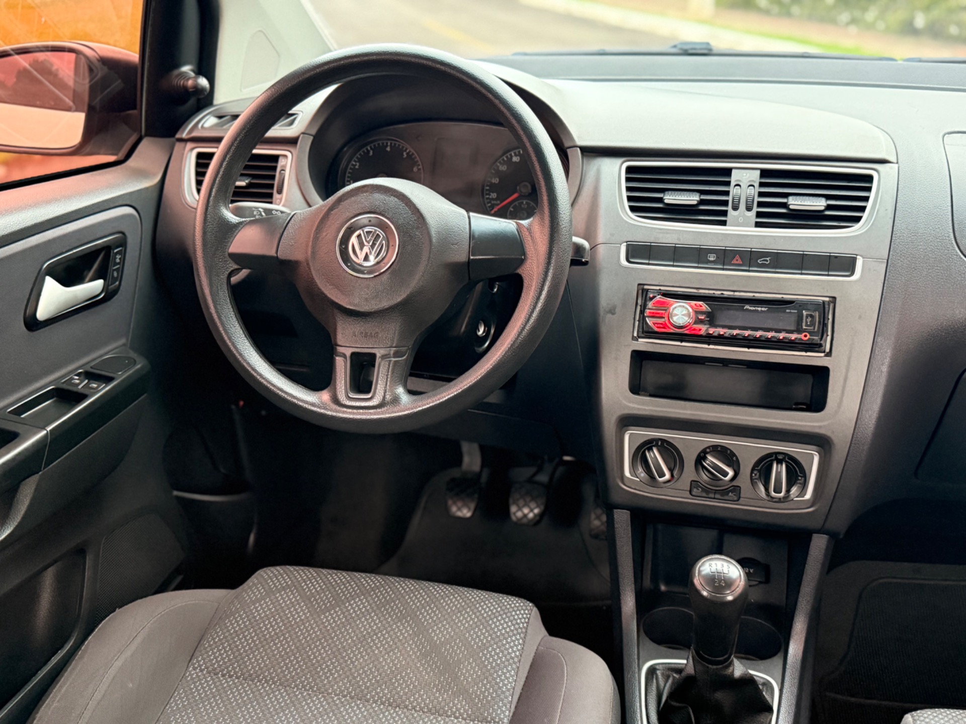 Volkswagen Fox 1.0 Mi Total Flex 8V 5P - foto 8