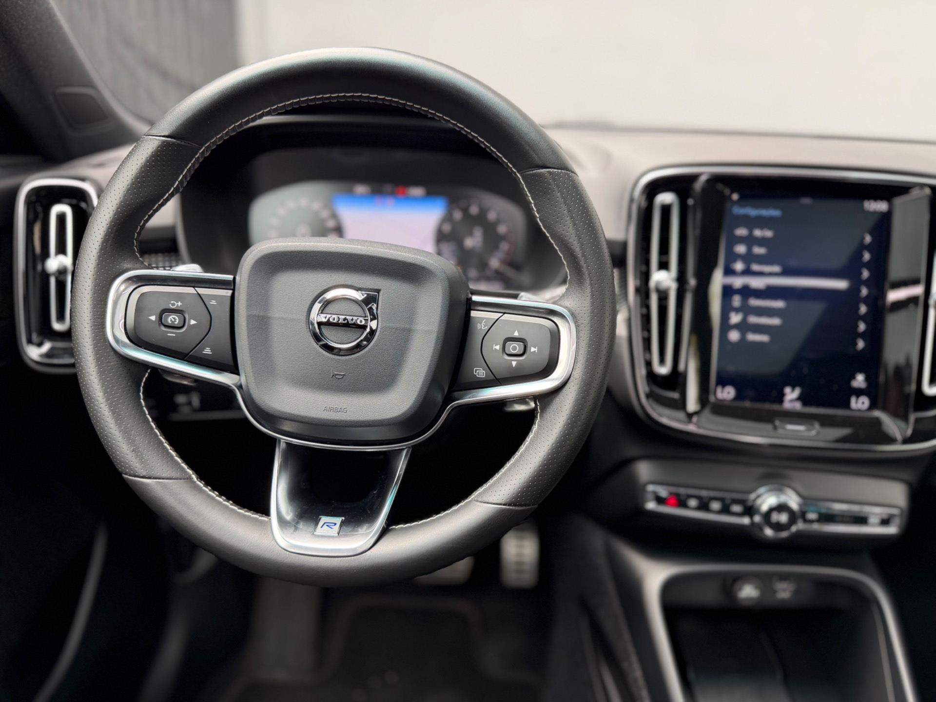Volvo XC40 4.0 T 5 R Design 2.0 252cv Awd - foto 9