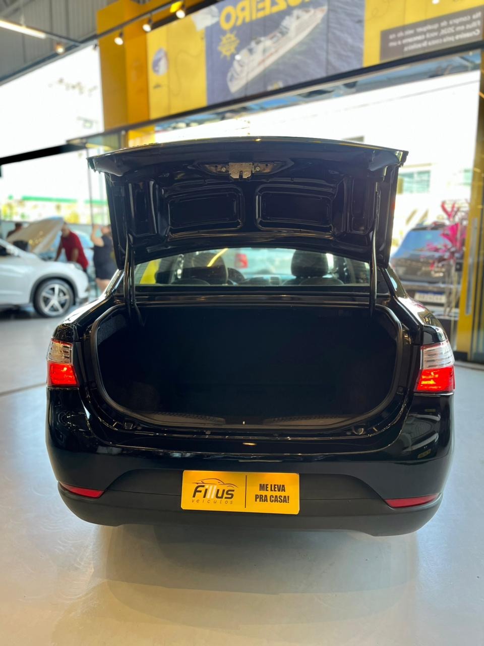 Fiat Siena Attractive 1.0 Flex 8V 4P - foto 2