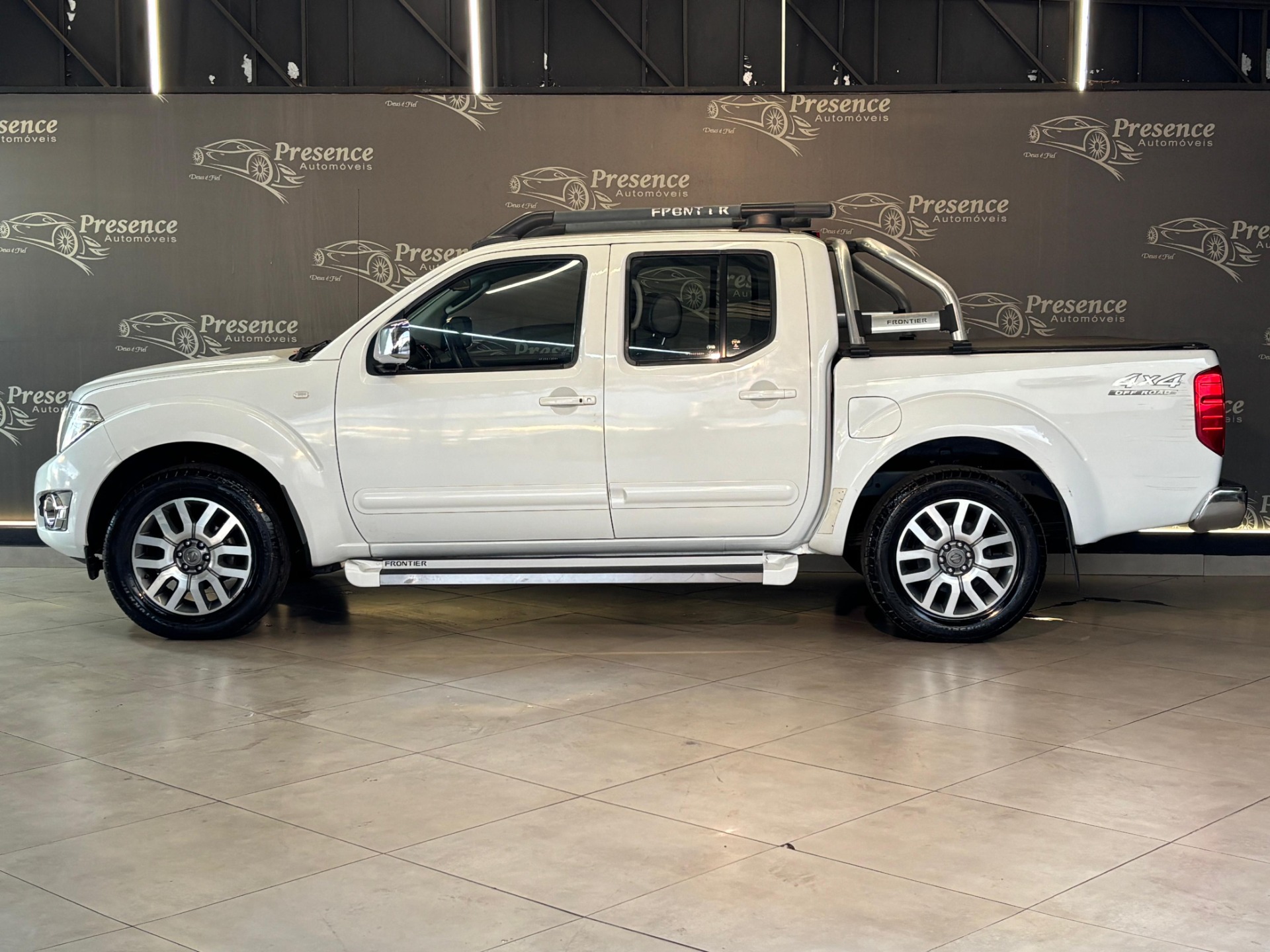 Nissan Frontier Sl Cd 4X4 2.5tb Diesel Automático - foto 4