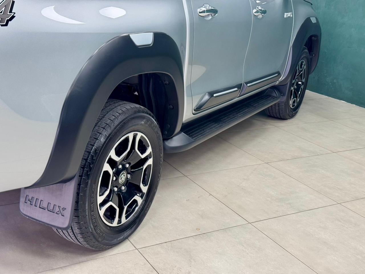 Toyota Hilux Cd Srx 4X4 2.8 TDI 16V Diesel Aut. - foto 5