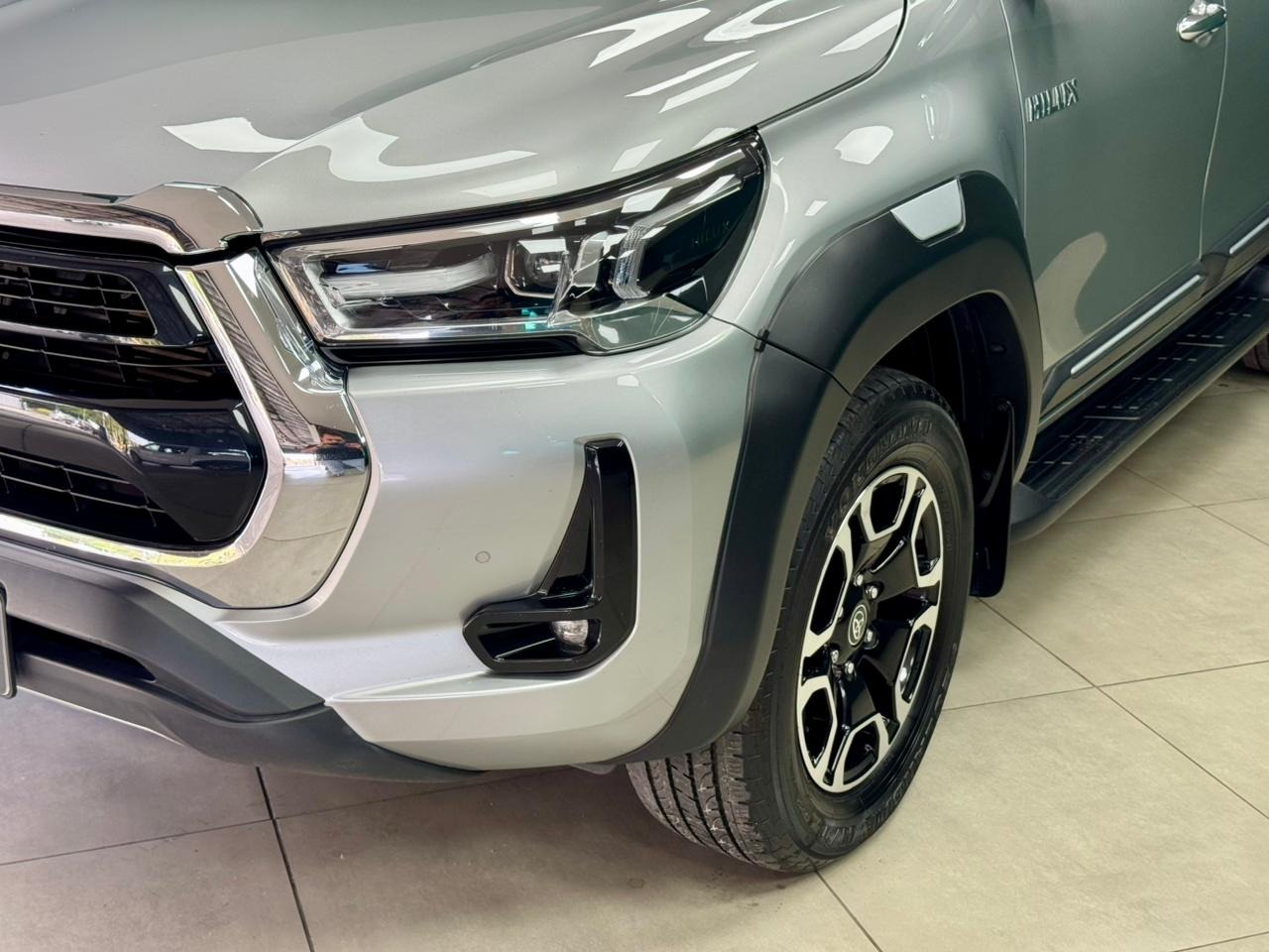 Toyota Hilux Cd Srx 4X4 2.8 TDI 16V Diesel Aut. - foto 3