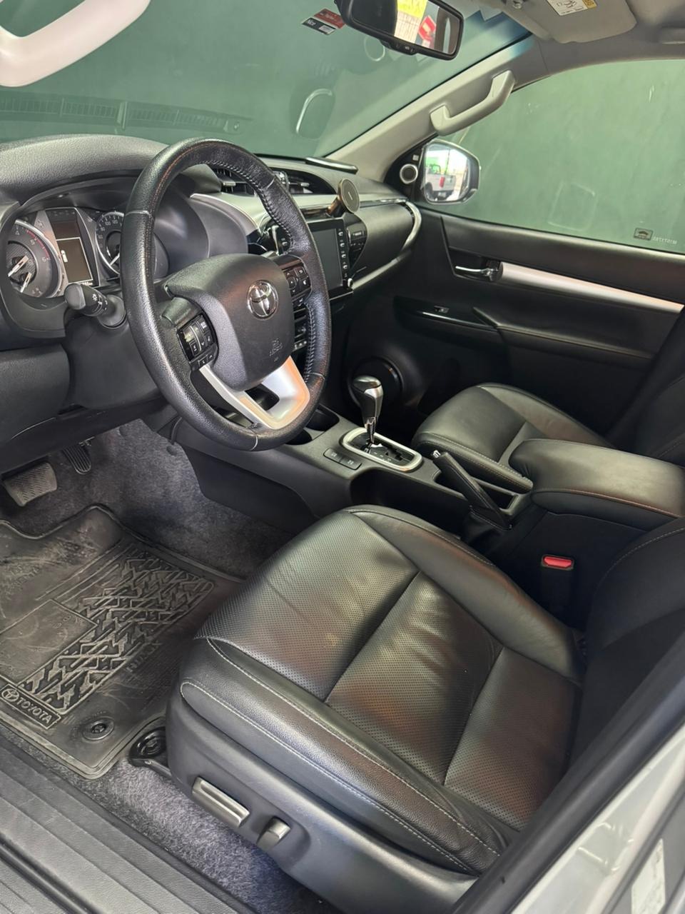 Toyota Hilux Cd Srx 4X4 2.8 TDI 16V Diesel Aut. - foto 9