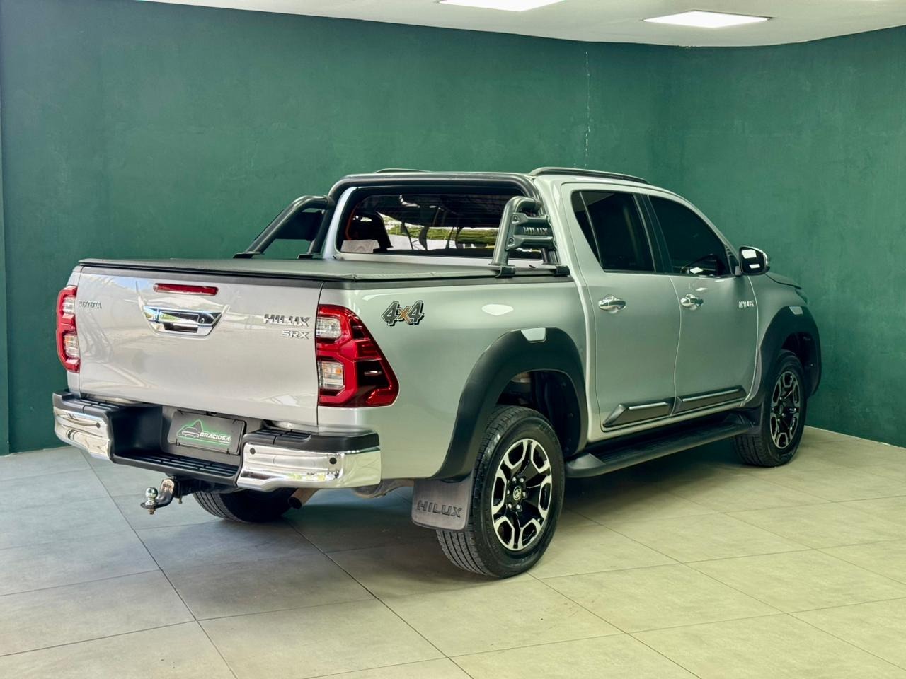Toyota Hilux Cd Srx 4X4 2.8 TDI 16V Diesel Aut. - foto 2
