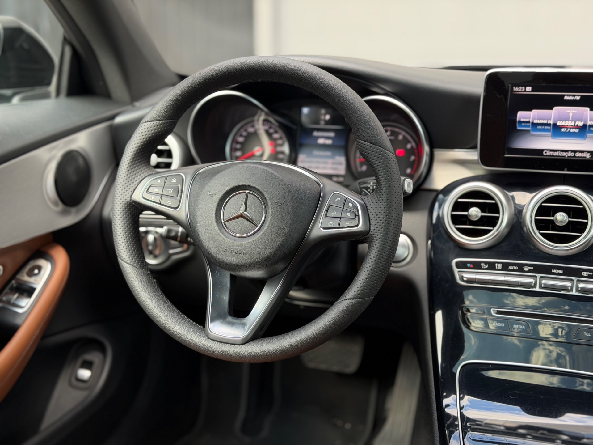 Mercedes-Benz Classe C C 180 C 180 Cgi Coupe Avant. 1.6 Tb 16V Aut. - foto 6