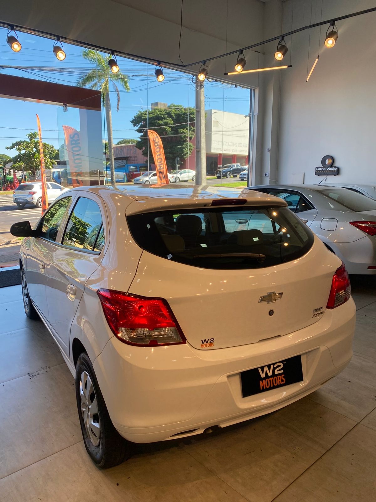 Chevrolet Onix Hatch Ls 1.0 8V Flexpower 5P Mec. - foto 12