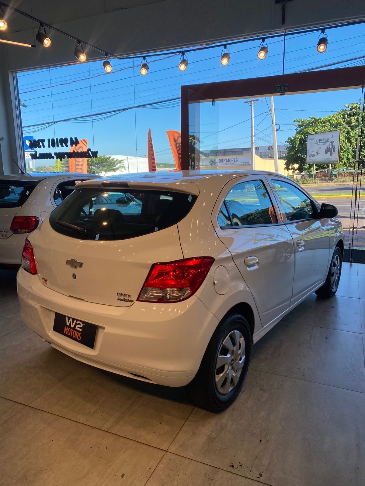 Chevrolet Onix Hatch Ls 1.0 8V Flexpower 5P Mec. - foto 4