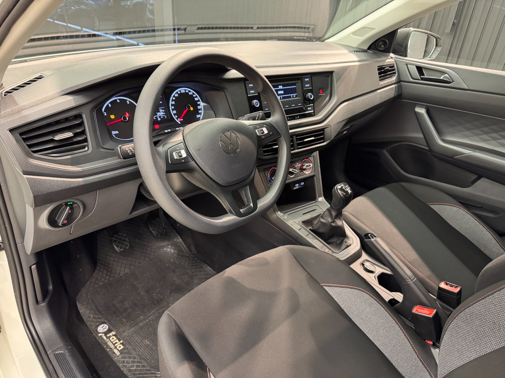 Volkswagen Polo Track 1.0 Flex 12V 5P - foto 14