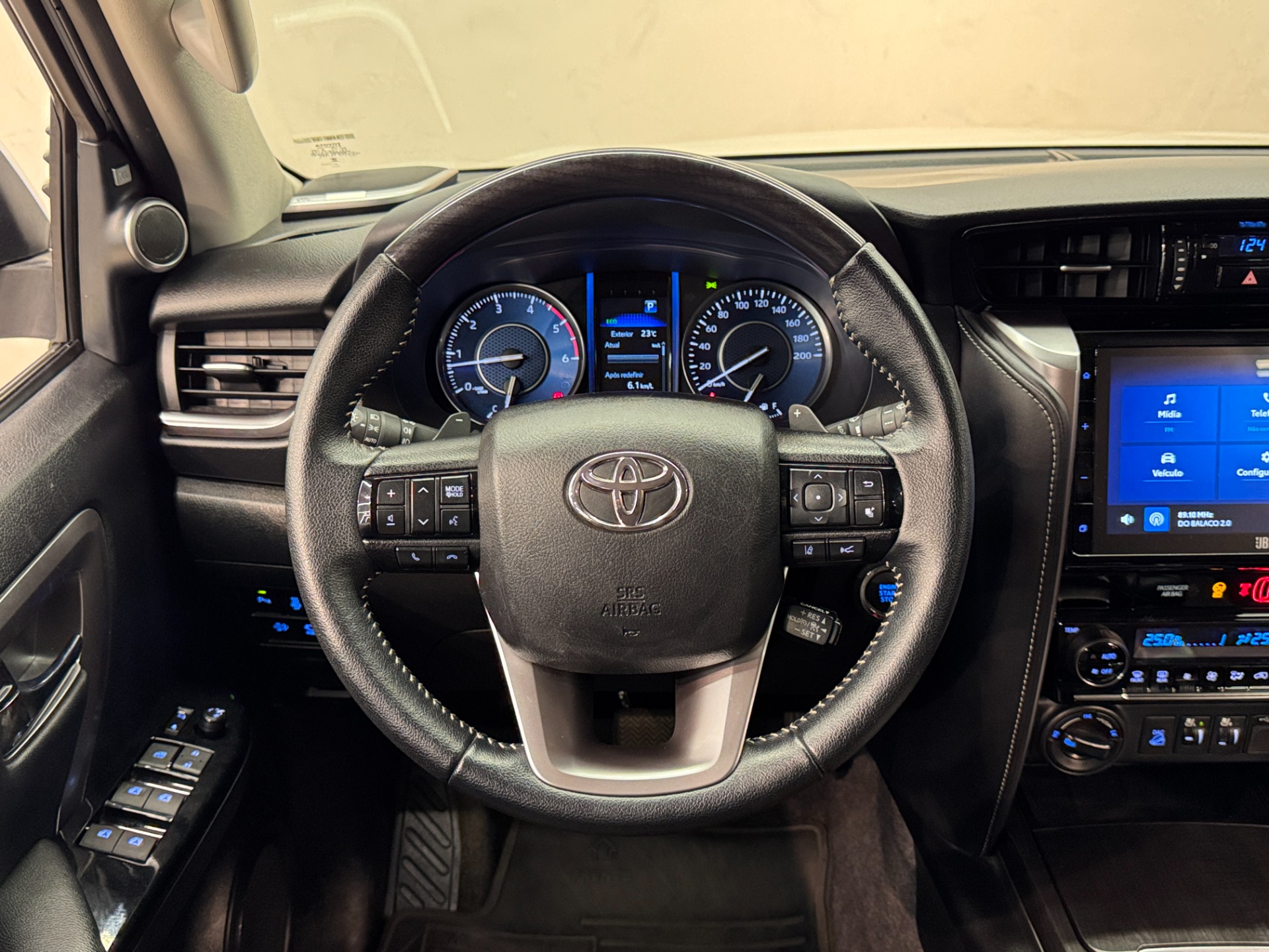Toyota Hilux Srx 4X4 2.8 TDI 16V Dies. Aut. - foto 11