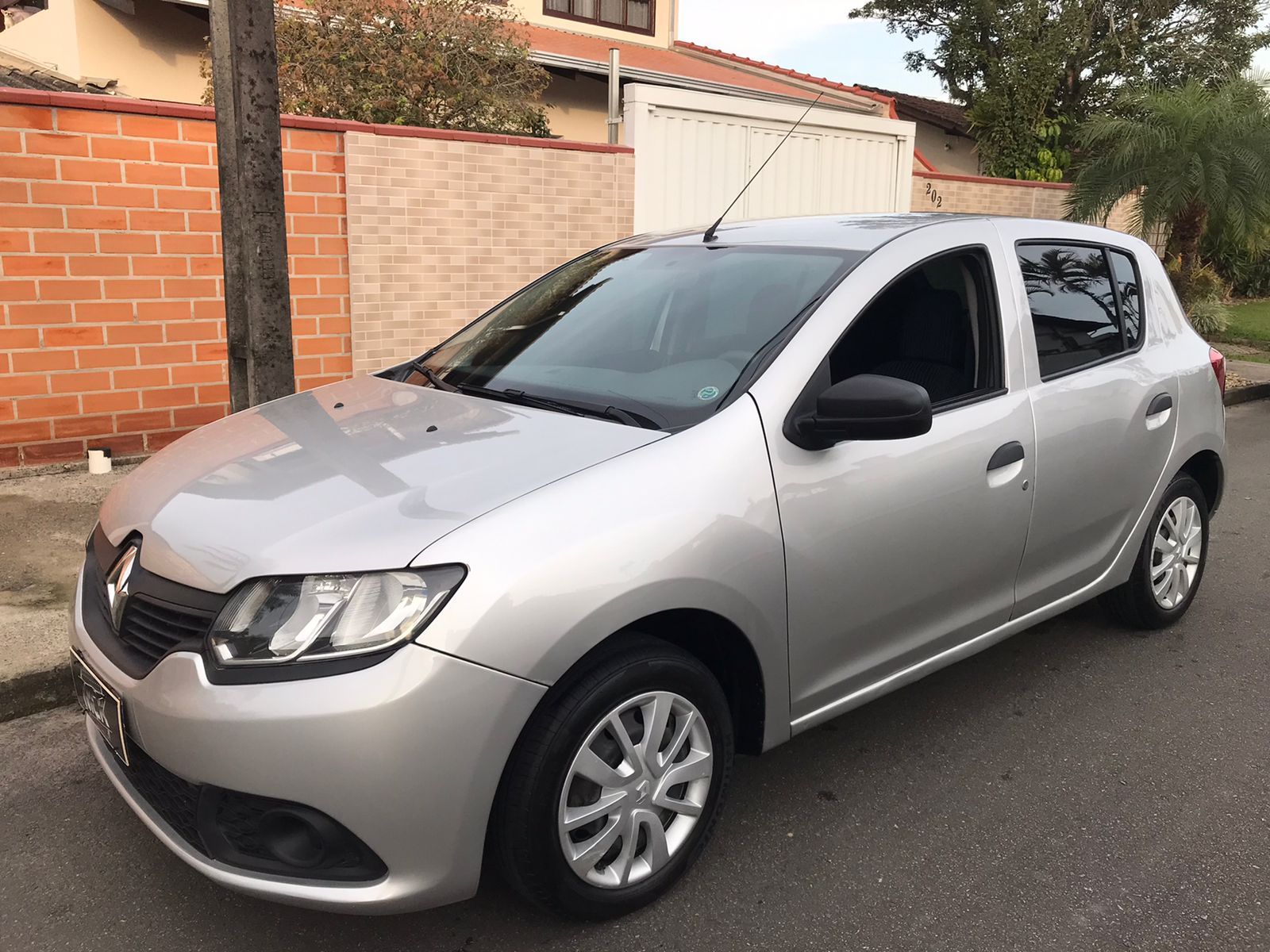 Renault SANDERO Authentique Flex 1.0 12V 5p Flex 4 portas, câmbio